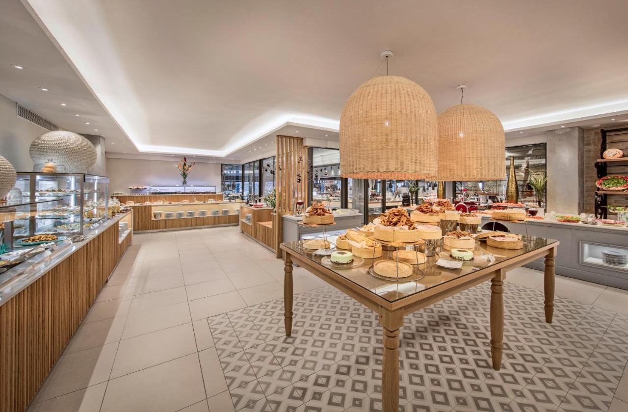 Constance Belle Mare Plage Exterior foto The buffet at the hotel