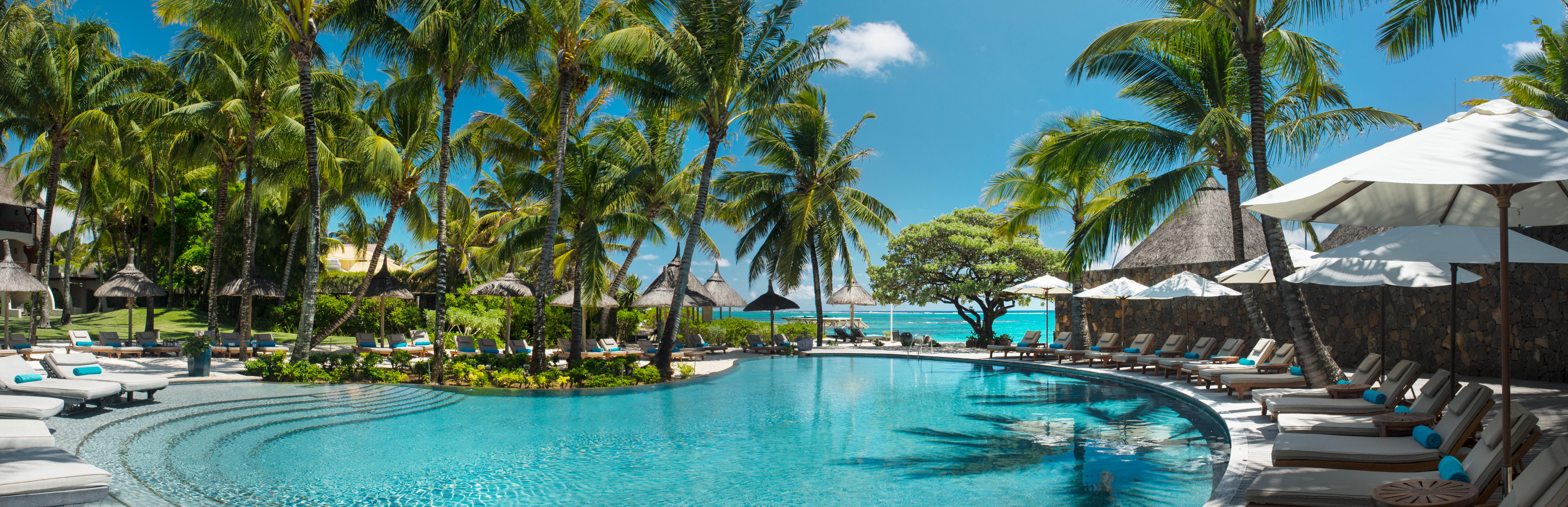 Constance Belle Mare Plage Exterior foto The pool at the Four Seasons Resort Bora Bora