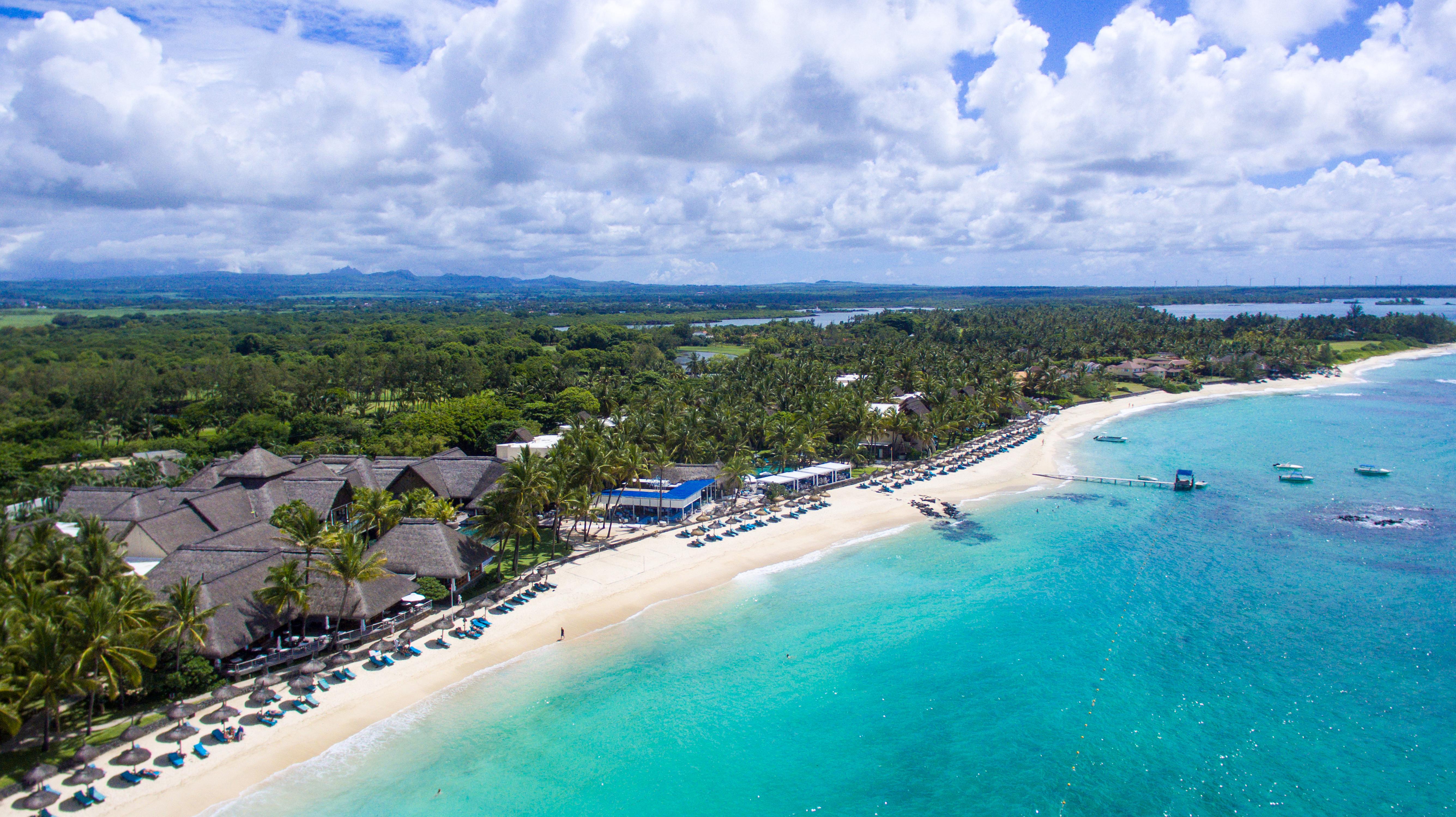 Constance Belle Mare Plage Exterior foto Aerial view of the resort