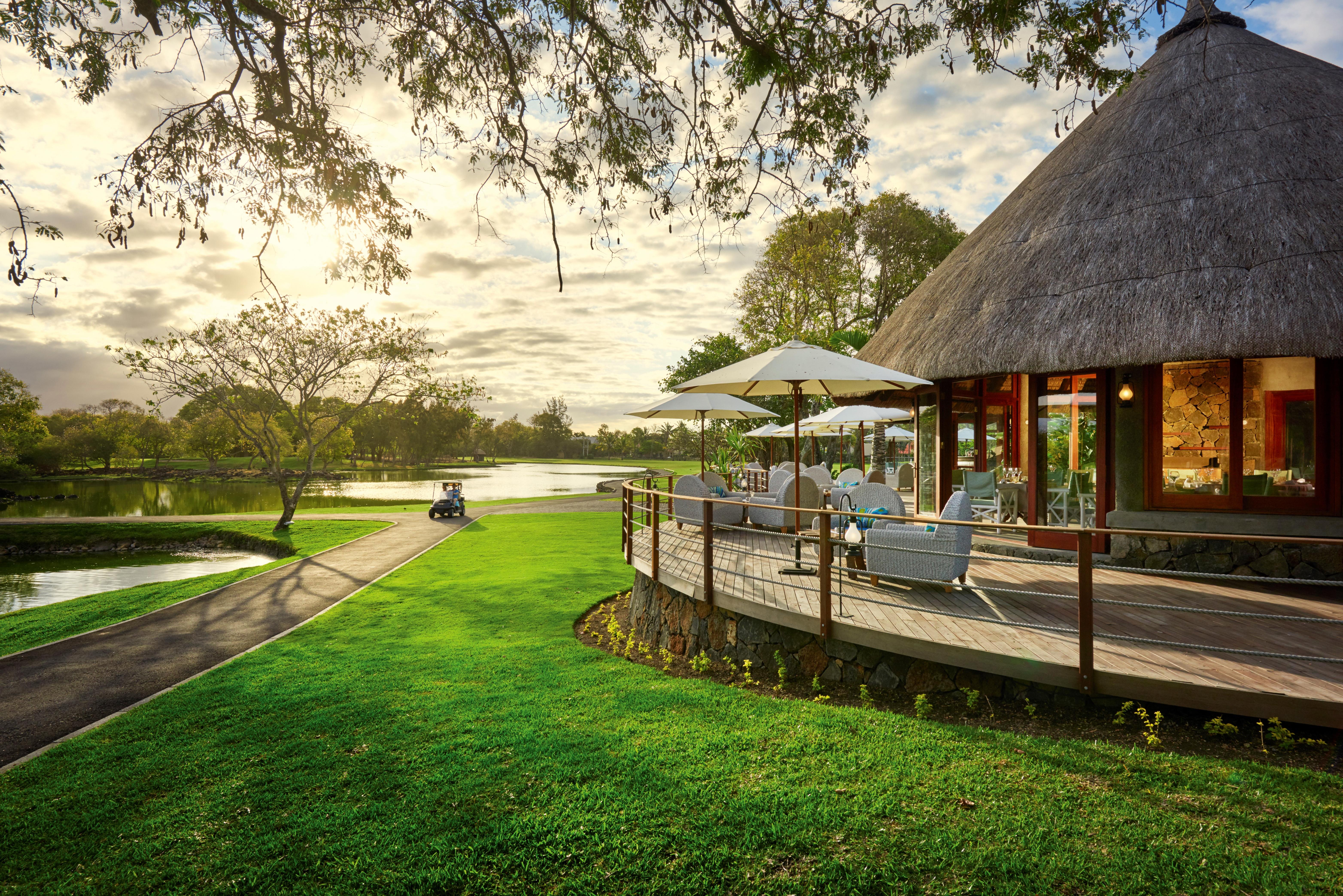 Constance Belle Mare Plage Exterior foto The clubhouse at the Leopard Hills Golf Course